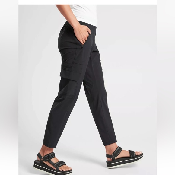 Athleta Pants - Athleta Chelsea Cargo Pants Black Size 12